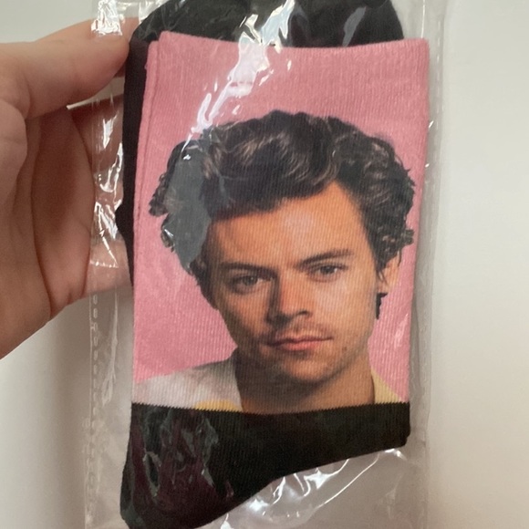 2 LEFT🆕 HARRY STYLES BUNDLE: Butterfly Canvas
Make-up Bag, Socks and 3 Stickers - Picture 3 of 5